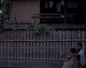 透かし有　ミャンマー　家と子供たち　2003.12月ミャンマ－