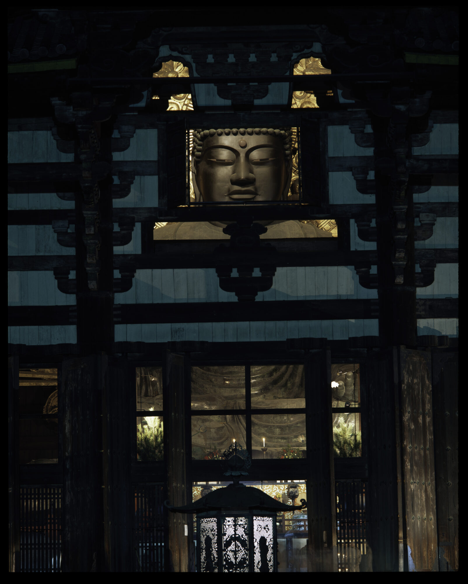 東大寺大仏殿 除夜 (井上博道)